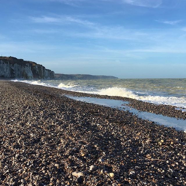 Dieppe_souvenir's tweet photo. Mathilde @mathilde._.c
☀️🌊
#likeamonday #dieppe #enjoydieppe #dieppetourisme #igersdieppe #sunnyday #morning #dogwalk #beach #cliff #normandie https://t.co/oVoswhimyB