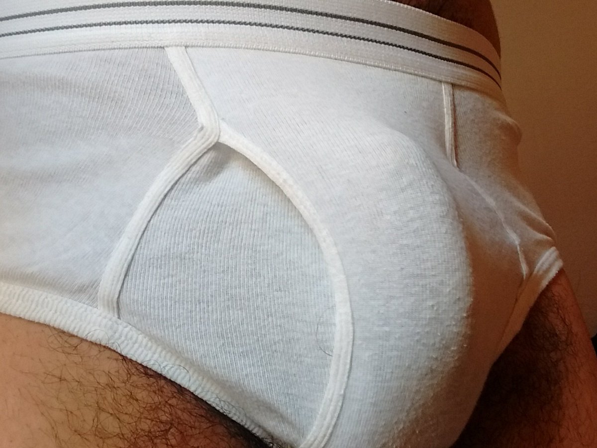 trsbrf's tweet photo. Hoy así andamos #Trusa #TrusaBlanca #tightywhities #briefs #Rinbros #bulto #bulge #MartesDeGanarSeguidores https://t.co/RLDsQEAfLw