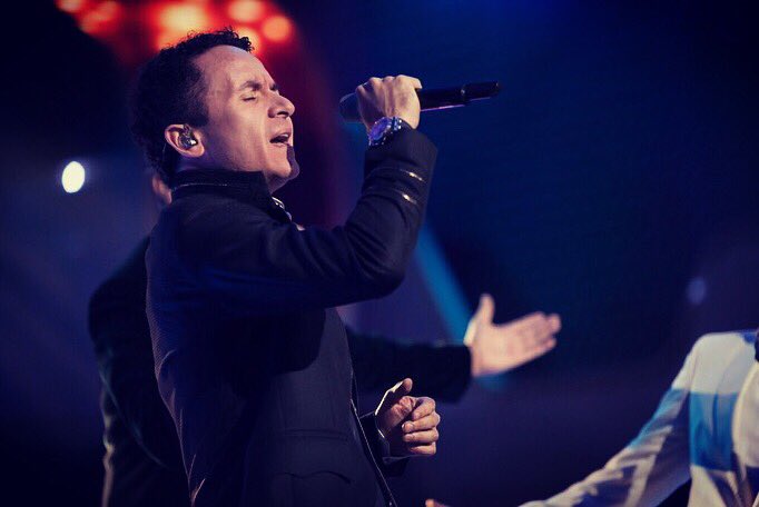 Fonseca's tweet photo. Ayer terminamos la 2da temporada de @aotronivelco . Orgulloso del talento de todos los participantes y del tremendo equipo de @caracoltv . Gracias por acompañarnos durante tantas noches🙏❤️🙏 https://t.co/fmClKs585R