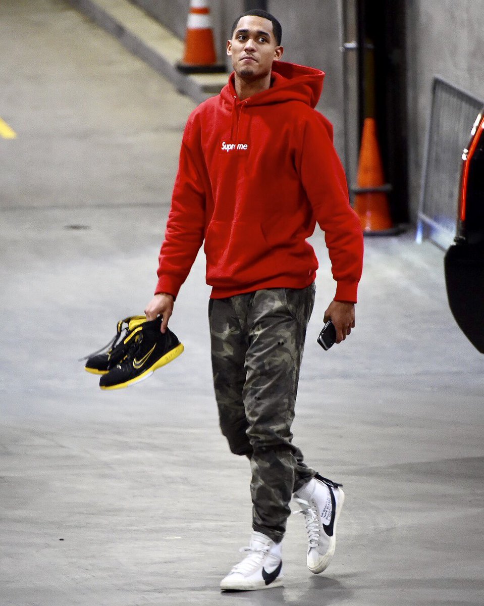 UpscaleHype's tweet photo. .@JordanClarksons wears a @supremenewyork hoodie and @OffWht x @Nike blazer sneakers while carrying #Nike #Haurache 2K4s for the @Lakers vs @Warriors game. #upscalehype #jordanclarkson #offwhite #nbastyle https://t.co/EPYb0xiQIL