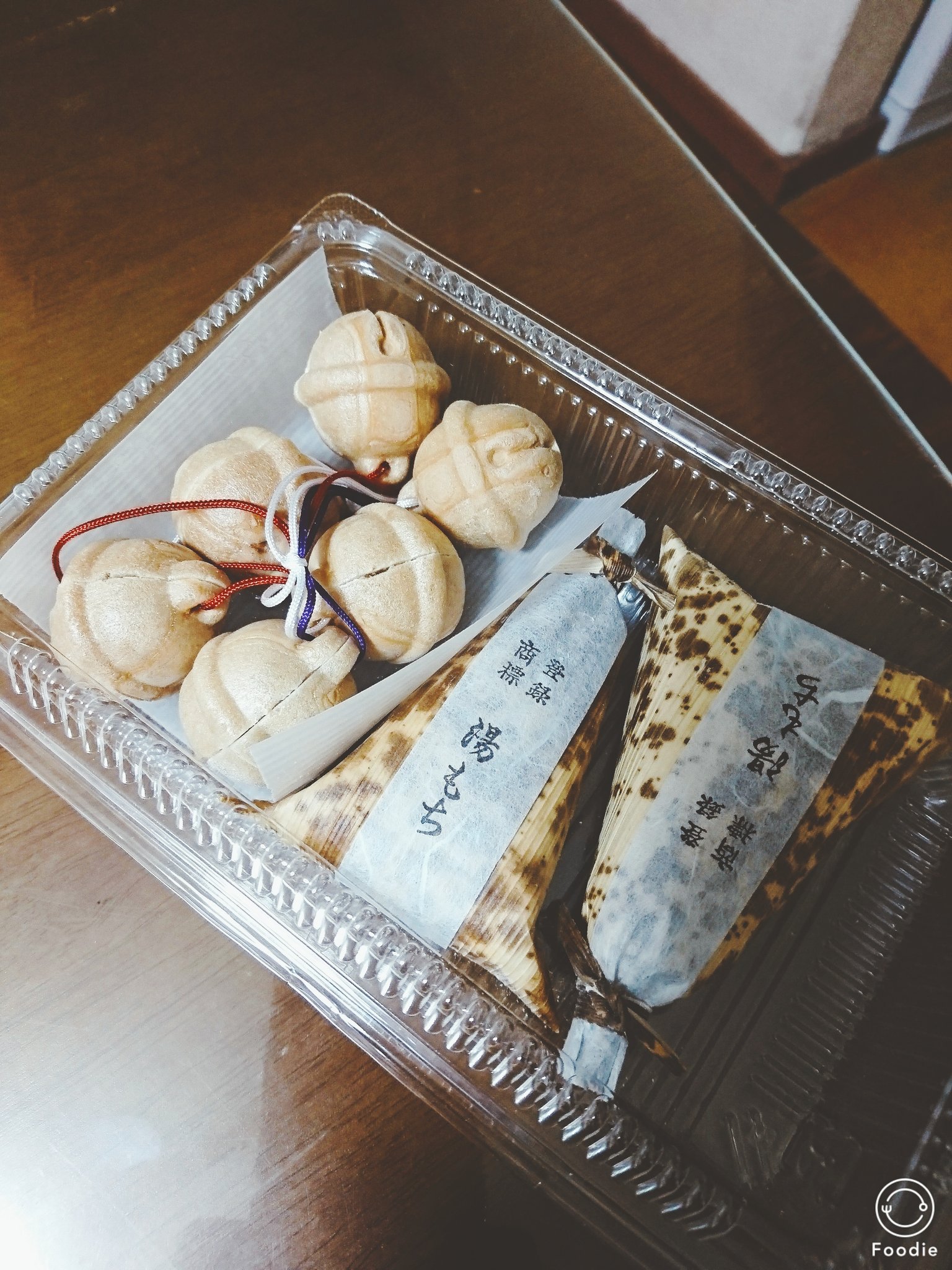 しー 昨日の温泉下見で買ってきたお土産かわいい 箱根湯本温泉 ちもと 湯もち 八里 鈴最中 和菓子 T Co Nlbrgewvjb Twitter