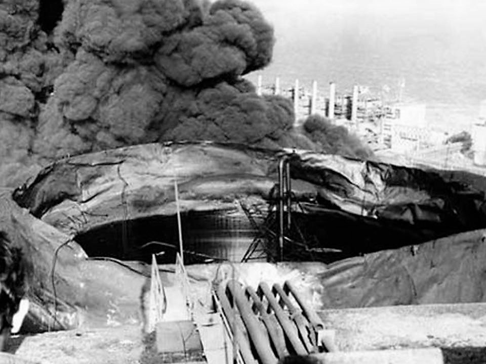 Hoy, 19 de diciembre, a 35 años de la #TragediaDeTacoa, recordamos el trágico incendio y la pérdida de tres de nuestros miembros rescatistas. Honramos a todos los fallecidos en #Tacoa, con especial mención a los nuestros, F. Suárez, E. Palacios y C. Antolín #19Dic