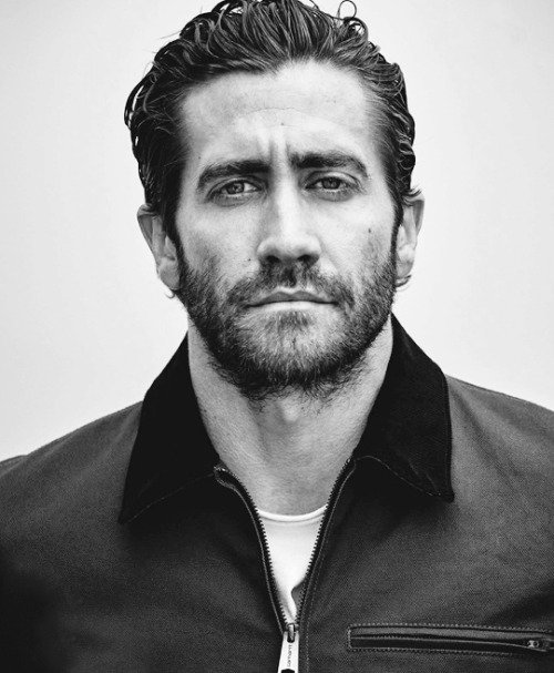 Happy 37th birthday to our sweet prince and official thirst mascot, jake gyllenhaal! 