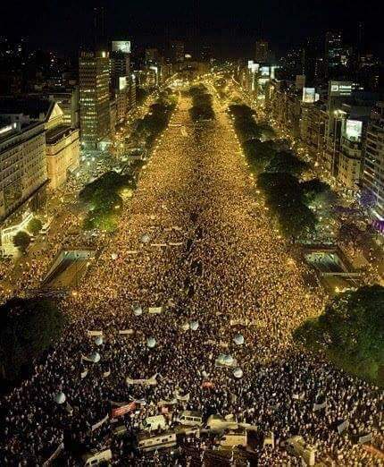 MarisolGilHn's tweet photo. Esta madrugada en #Argentina 👏👏 No perdón creó que es en Lempira que están celebrando el gane de JOH #JOHNoEsMiPresidente #Honduras #FueraJOH https://t.co/bLMBUxmi8S