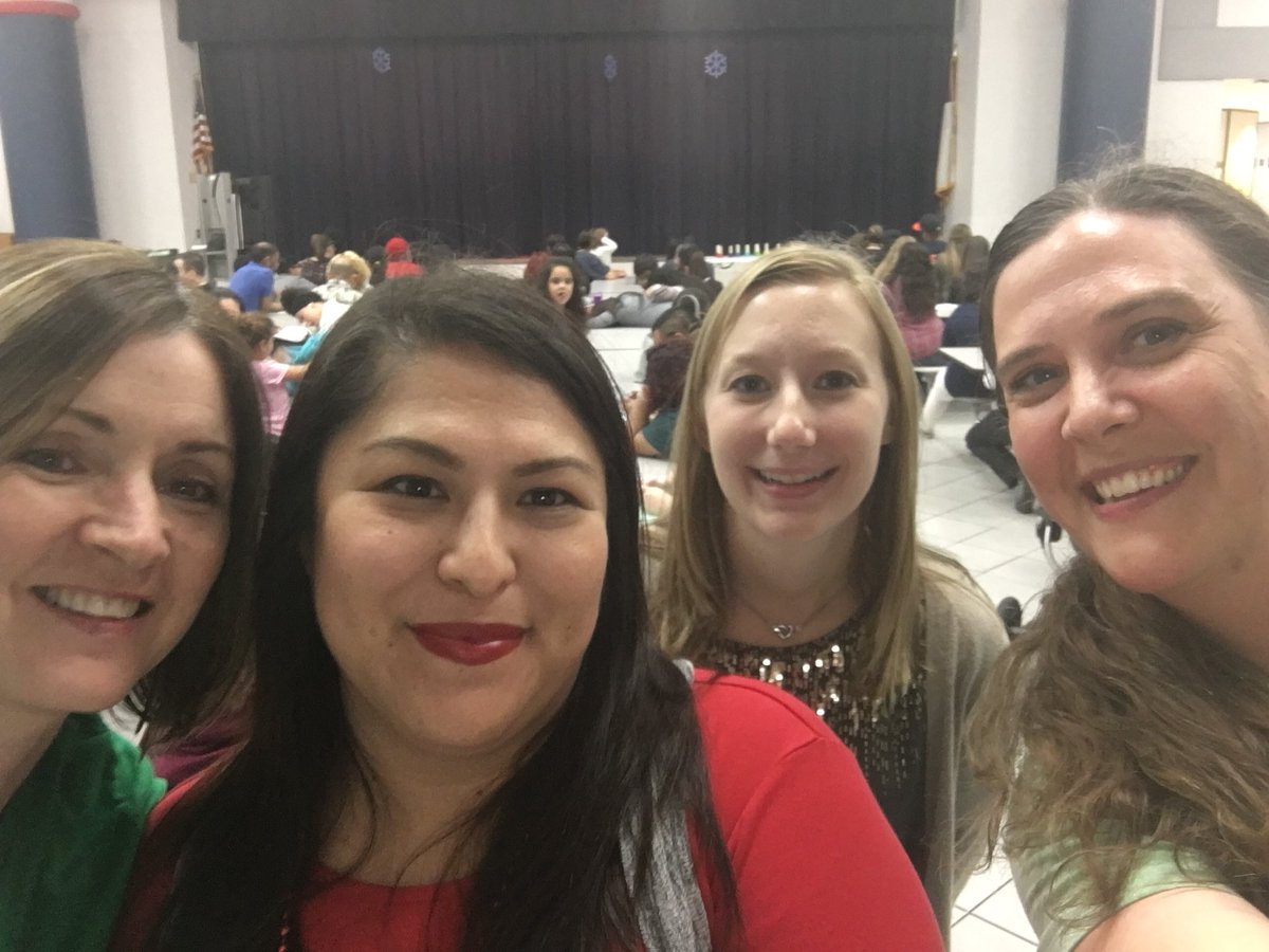 RBengeTipps's tweet photo. Tipps Elementary 4rth grade show!@TippsElementary https://t.co/iqxUO2Eu26