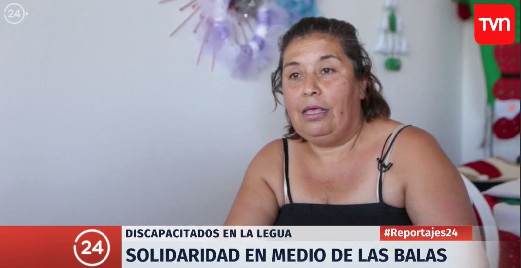 24HorasTVN's tweet photo. #EnVivo Discapacitados en La Legua: Solidaridad en medio de las balas #24HorasCentral Sigue la señal en vivo #24Play https://t.co/4y0QHh1IBh #Repotajes24 https://t.co/d1PWCb8Hzx