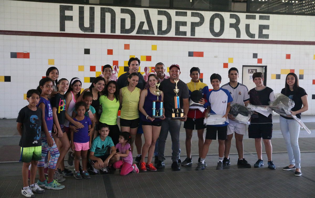 Fundadeporte's tweet photo. Selección  Campeona de Esgrima Recibió Donaciones del Gobierno de @rafaellacava10 Revolucion Deportiva @CaraboboGB https://t.co/cl9ushFX01