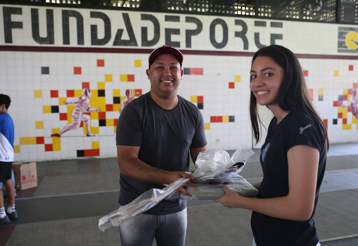 Fundadeporte's tweet photo. Selección  Campeona de Esgrima Recibió Donaciones del Gobierno de @rafaellacava10 Revolucion Deportiva @CaraboboGB https://t.co/cl9ushFX01