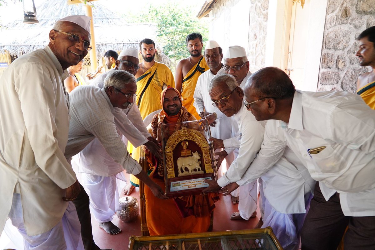 SriSamsthana's tweet photo. ನಿನ್ನೆ ವಿಜಯಪುರದ ಬಳಿಯ ಕಗ್ಗೋಡದ ಗೋಶಾಲೆಗೆ ಭೇಟಿಯಿತ್ತೆವು; ಬಸನಗೌಡ ಪಾಟೀಲ, ಯತ್ನಾಳರ ಈ ಗೋಶಾಲೆ ನಮ್ಮ ನಾಡಿನ ಸರ್ವೋತ್ತಮ ಗೋಶಾಲೆಗಳಲ್ಲಿ ಒಂದು!

ಗೋವು ಇಲ್ಲಿ ಸುಖಿ! https://t.co/z7Yk21YbKO