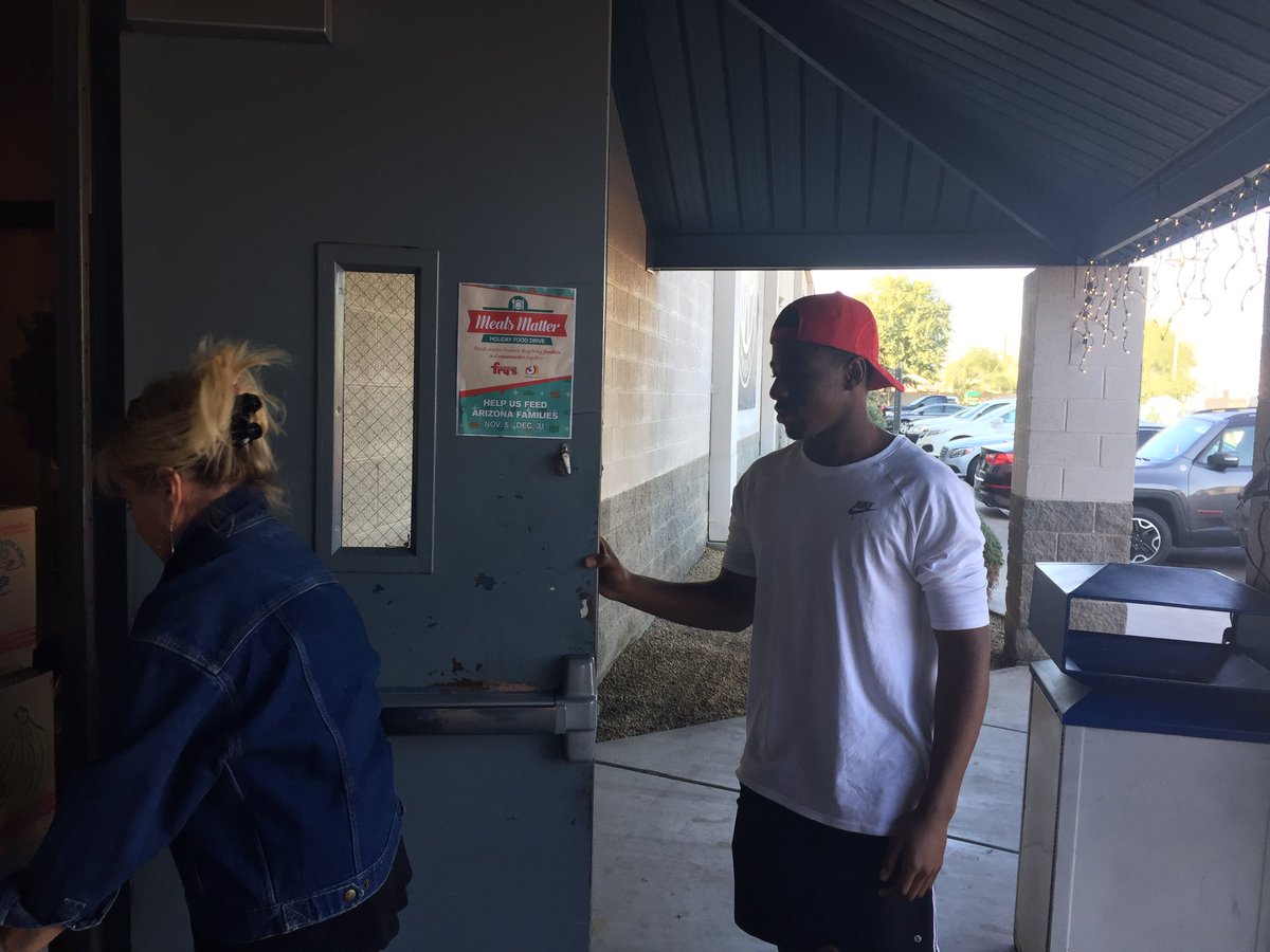 YoteTracknField's tweet image. Today track and field took a small group down to St Vincent De Paul and helped feed over 600 people. Great work and what an experience @CeHSathletics @CeHSAZ #CoyotePride