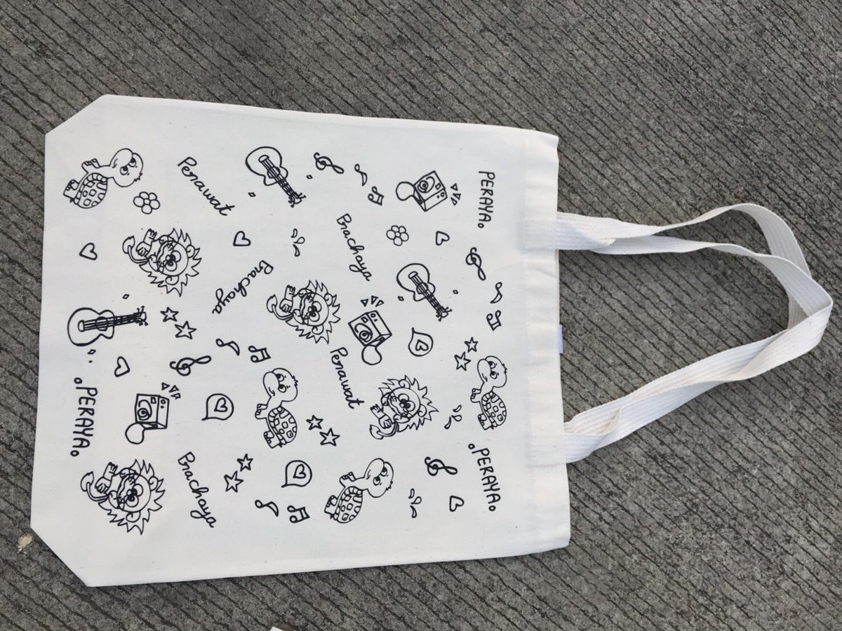 Update สำหรับคนที่พรีออเดอร์กระเป๋าผ้าค่ะ

ขออภัยในความล่าช้า เนื่องจากกระเป๋าเสร็จไม่ทันตามกำหนดเดิมที่แจ้งไว้ว่ากลางเดือนธันวาคม2017 ตอนนี้กระเป๋าเสร็จประมาณ70% ค่ะ และจะเริ่มจัดส่งให้กับทุกคนที่พรีออเดอร์ก่อนช่วงปีใหม่ค่ะ

กราบขออภัยอย่างสูงในความล่าช้านี้ด้วยนะคะ 🙏🏻🙏🏻