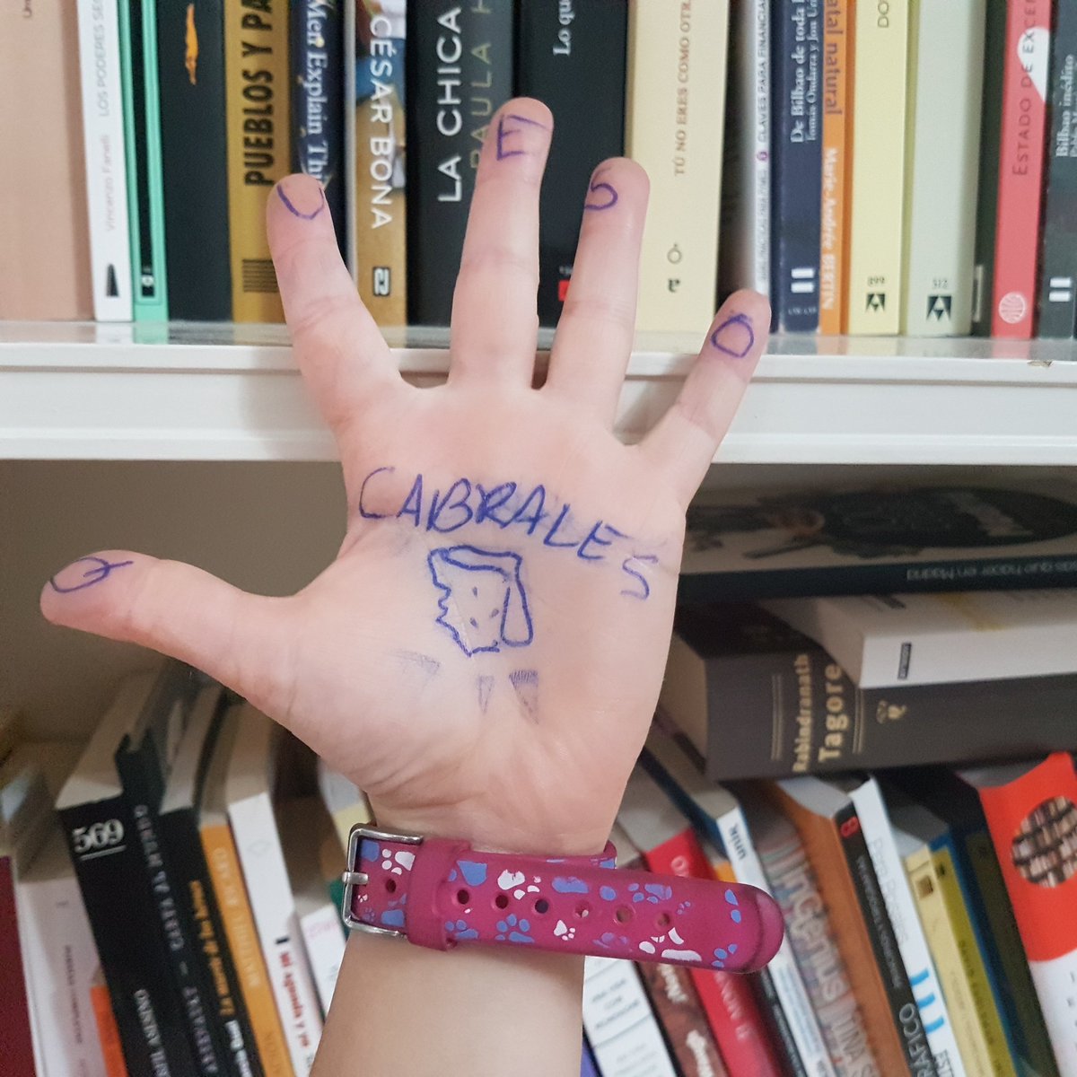blarregui's tweet photo. Ver la mano de tu hija y darte cuenta de que en esta casa 'El Cigarral' no tié ná que hacer. #Ná #QuéEsEso? #EsoEsQueso. https://t.co/J1CFf5Cpob