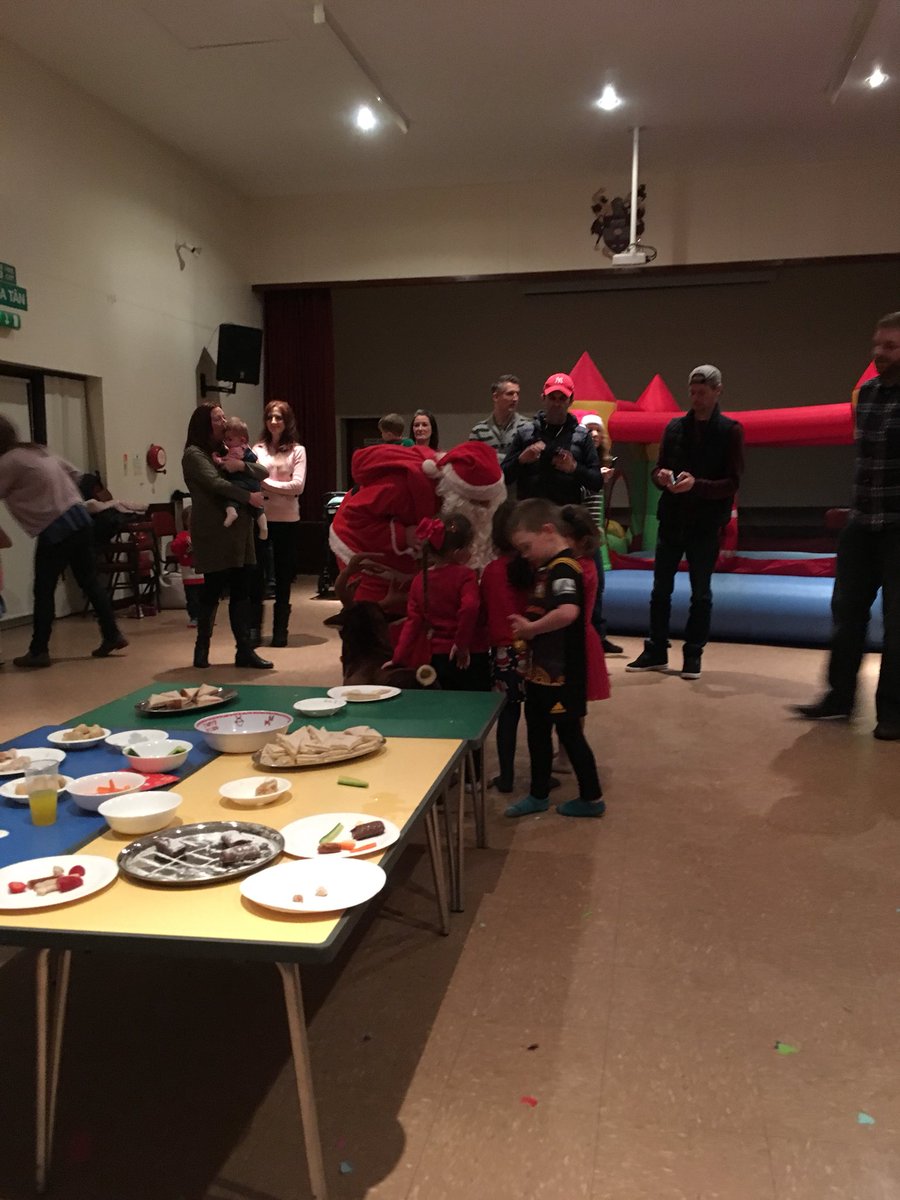 YsgolPumHeol's tweet photo. Digwyddiad llwyddiannus arall. Diolch am gefnogi!
Another successful event. Thank you for your support! #CRAFf #PTFA #pumheol 🎅🏼🎄🎁 https://t.co/efvTiK8t3r