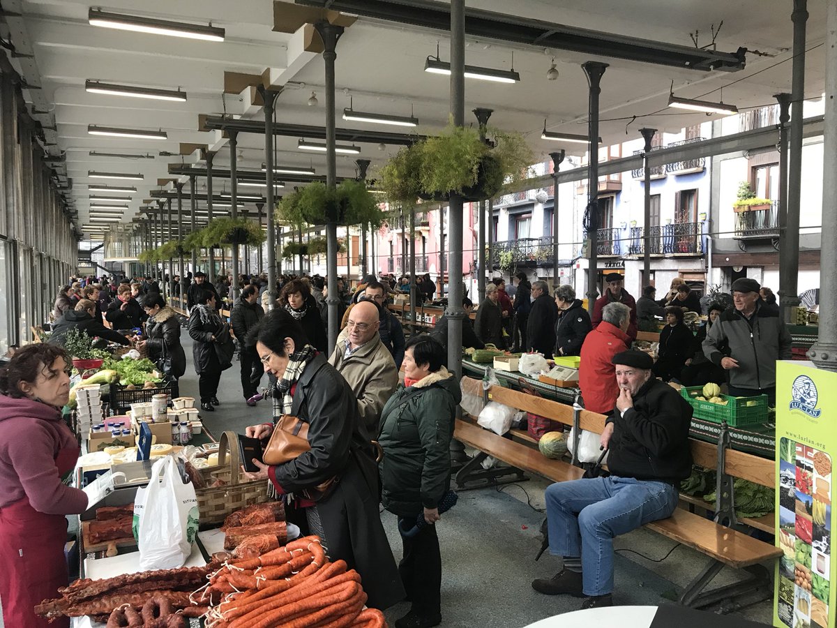 #gabonazokaberezia @TolosakoAzoka n <a href="/Tolomendi/">Tolomendi</a> ren eskutik larunbatean m.youtube.com/watch?v=DrDMGd… #bideoa tolosakoazoka #garaikoa