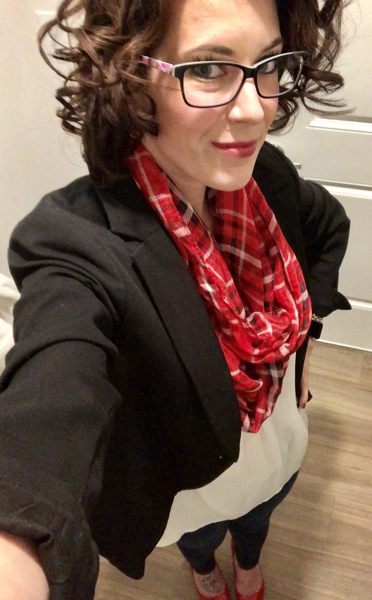 Perkystephi's tweet photo. Thereโs no shame in being honest or vulnerable. Itโs the beauty of being human. #WearTheRedHeels #RedLipstickBabe #MommyIsAHottie #CurlyHair #BeVulnerable #LearnToTrust #SelfCare #BossBabe #BossBabeClique #MomBoss https://t.co/0cwQcdAtvv