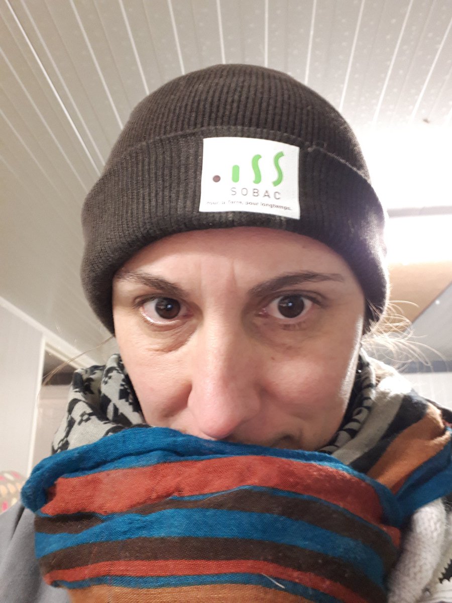 CedricetLydie's tweet photo. Épandage de 60 kg de #bacteriolit pour capter l'ammoniac qui se diffuse dans l'air et aide à la décomposition des feintes. Collègues éleveurs je vous tiens au courant 😘... https://t.co/43afcpIK2p