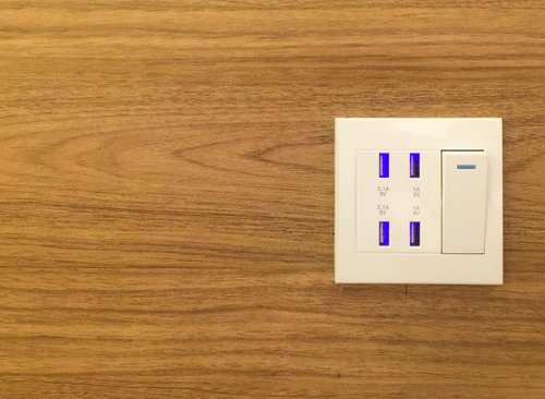 Brunelli_Elec's tweet image. Did you know that we also install USB outlets? Skip the power adapters and charge up faster! ow.ly/NGj130hkq6F #usboutlets #poweroutlets