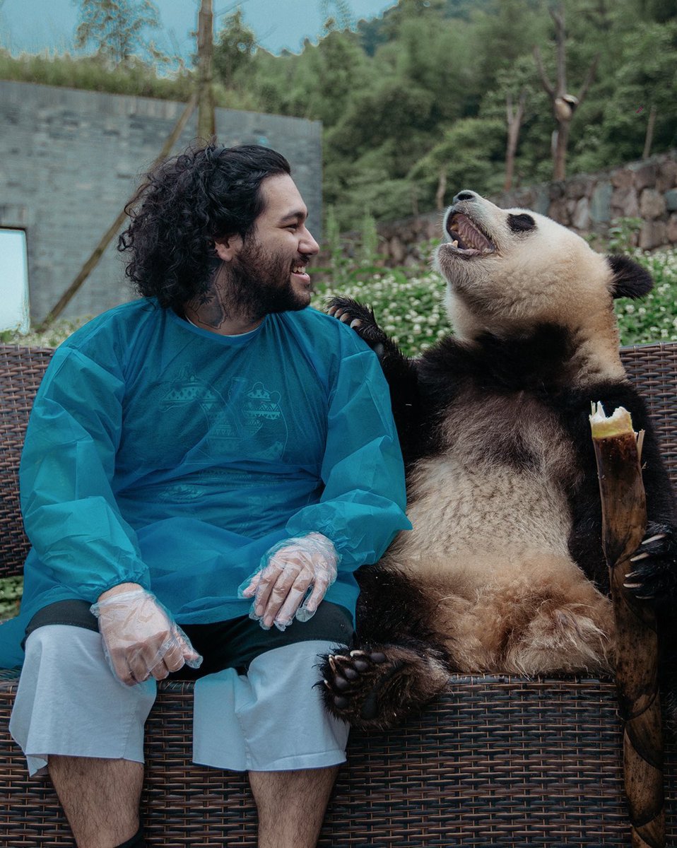 Deorro's tweet photo. me: what do u call a confused panda 

panda: wat

me: .......bamboozled

panda: https://t.co/OxjIFlwwfD