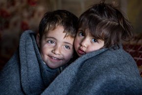 #Lions are working with <a href="/UNICEF_uk/">UNICEF UK</a> to keep #refugee children safe and warm this winter and we need your support. Please help us raise £25,000 so 5,000 children can each  receive a thermal blanket to keep them warm. Find out more at goo.gl/PnfG1f #Christmascharity