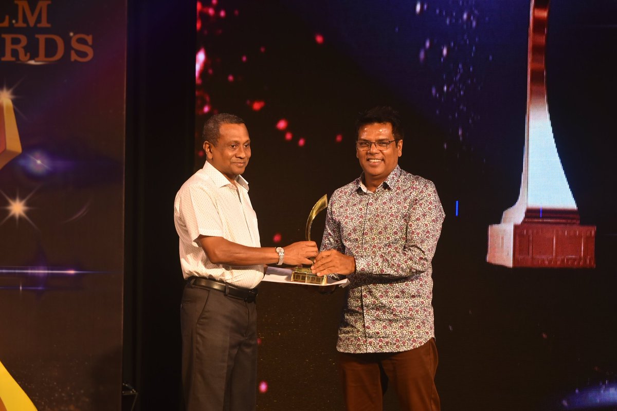 mundhu_maldives's tweet photo. Proud moment for the STARs family. Congratulations Aslambe, winner of the Lifetime Achievement Award at the Maldives Film Awards. #AslamRasheed #SlamStudio #STAR @AnthuSH @salmaburton @asmarasheed2 @maldivious @AbdullaIshan 🌟🌟🌟🌟🌟 https://t.co/KEiKmOtooY