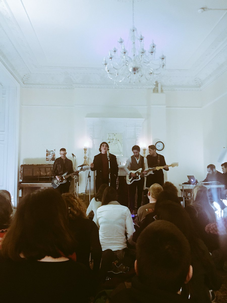 inajna's tweet photo. Another country, another @sofarsounds show 💃 #sofaredinburgh https://t.co/S4nu9M1pF4