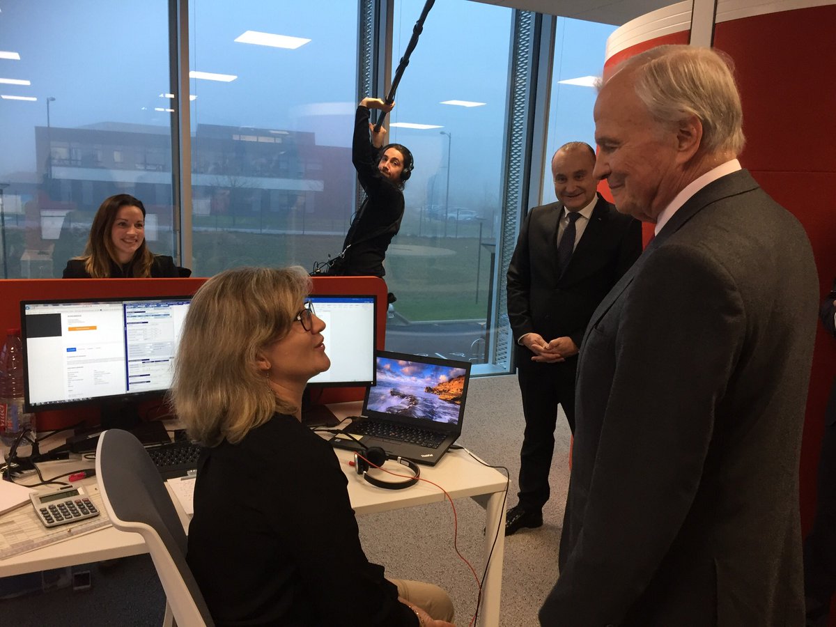Fierté #inauguration du site  #isneauville avec nos 3 présidents de haut vol #historique, en avant la transfo avec visite de nos espaces  #agile working,  #gowest #axaouest <a href="/Jacques2Peretti/">Jacques de Peretti</a> @mathieu_godart <a href="/AXAFrance/">AXA France</a> <a href="/beraudiere/">Sophie Masset</a>