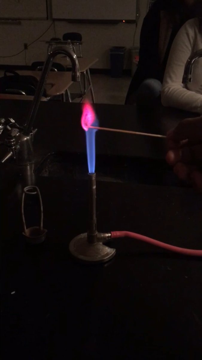 SavinoGerbino's tweet photo. Element Flame Test!! π©βπ¬π¨βπ¬π₯#colorfulfire #scienceisfun @SmithtownCSD @HSWSENIORS @SCSD_HSW @marron https://t.co/vzHnSP9QdK