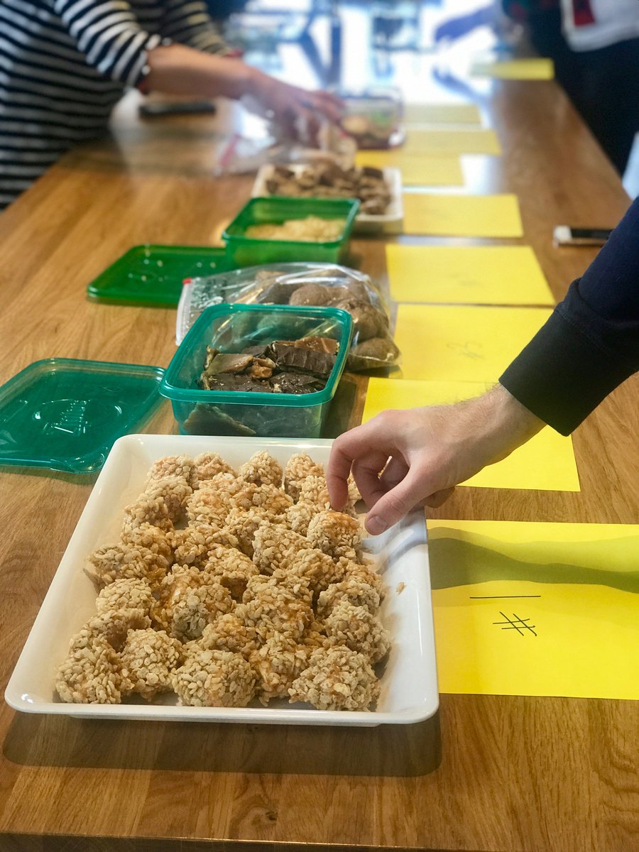 gdbpitch's tweet photo. The best way to spread holiday cheer is to eat lots of cookies for all to hear! 🎅🏻 #nomnomnom https://t.co/MmOVXiETfs