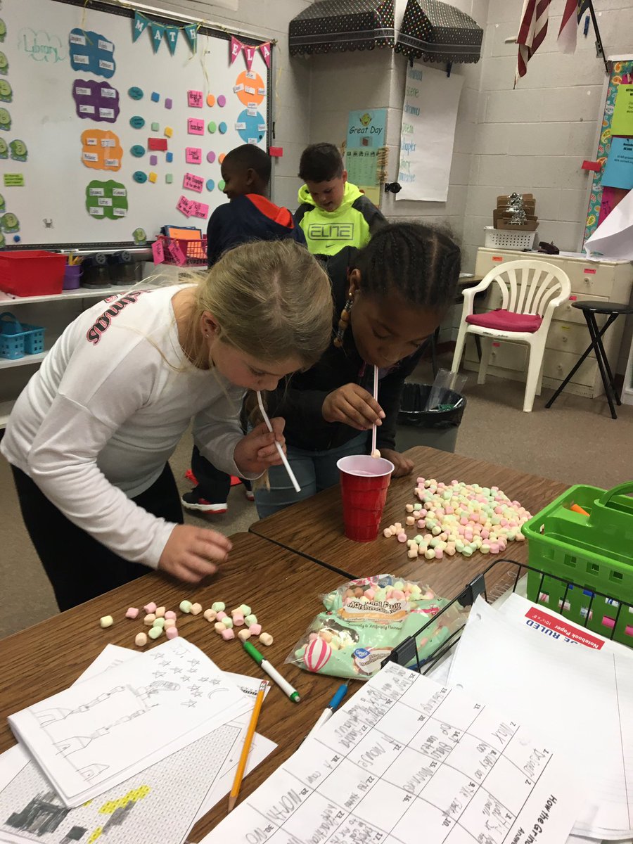 deeteach18's tweet photo. Minute to win it....Grinch edition! #FCSBES https://t.co/wg2dNeohxd