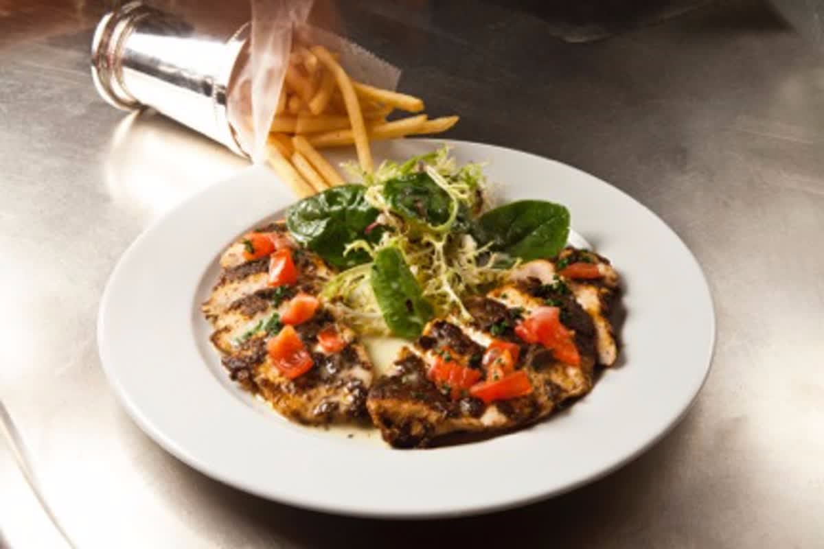 KBNNPR's tweet image. The Cajun chicken at Le Bilboquet is a signature dish like no other. 😋 🍽  #IronPalateApproved #Yum #LeBilboquet #CajunChicken #Delicious #KBNNPR #SignatureDish #millionDollarPalate #chicken #delish