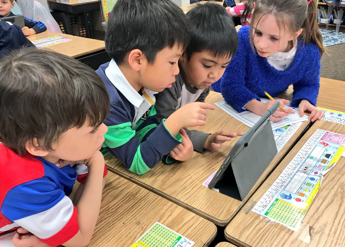msyip_'s tweet photo. Reindeer Researchers are finding amazing facts about reindeer- "Wow, I didn't know that they can weigh 700lbs!" https://t.co/SoDhgZ4Ppc