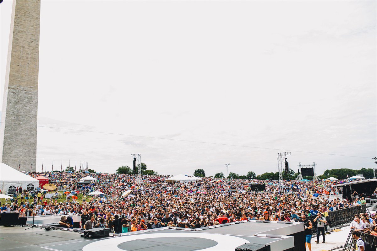 together_2020's tweet photo. It was a miracle how God gathered hundreds of thousands at the National Mall in D.C. for Together 2016. It was truly a sign of what God is beginning to do in this nation! #Together2016 #Jesuschangeseverything https://t.co/hX1anl0dhG