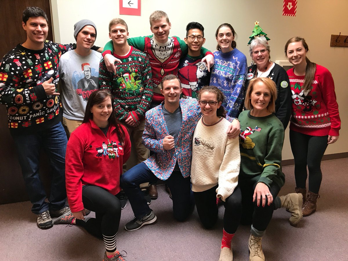 The second years (and some faculty!) celebrated the end of their final exams with ugly Christmas sweaters! Wishing you a safe and happy holiday from all of us at the URI Department of Physical Therapy!!
