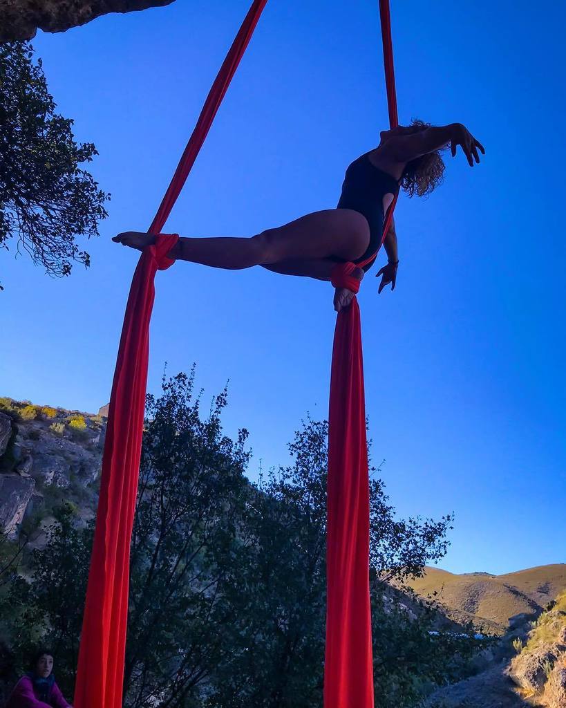 Sararaiwi's tweet photo. Second star to the right and straight on “til morning”
.
.
.
G O O D N I G H T
.
.
.
#aerialsilks #aerialsilkslove #acroyoga #aeroyoga #nature #naturephotography #naturelovers #fly #climbing #flyhighwithme #love #sport #passion #beautiful #picoftheday #aerialphotography #pe… https://t.co/xunZTuDv9H