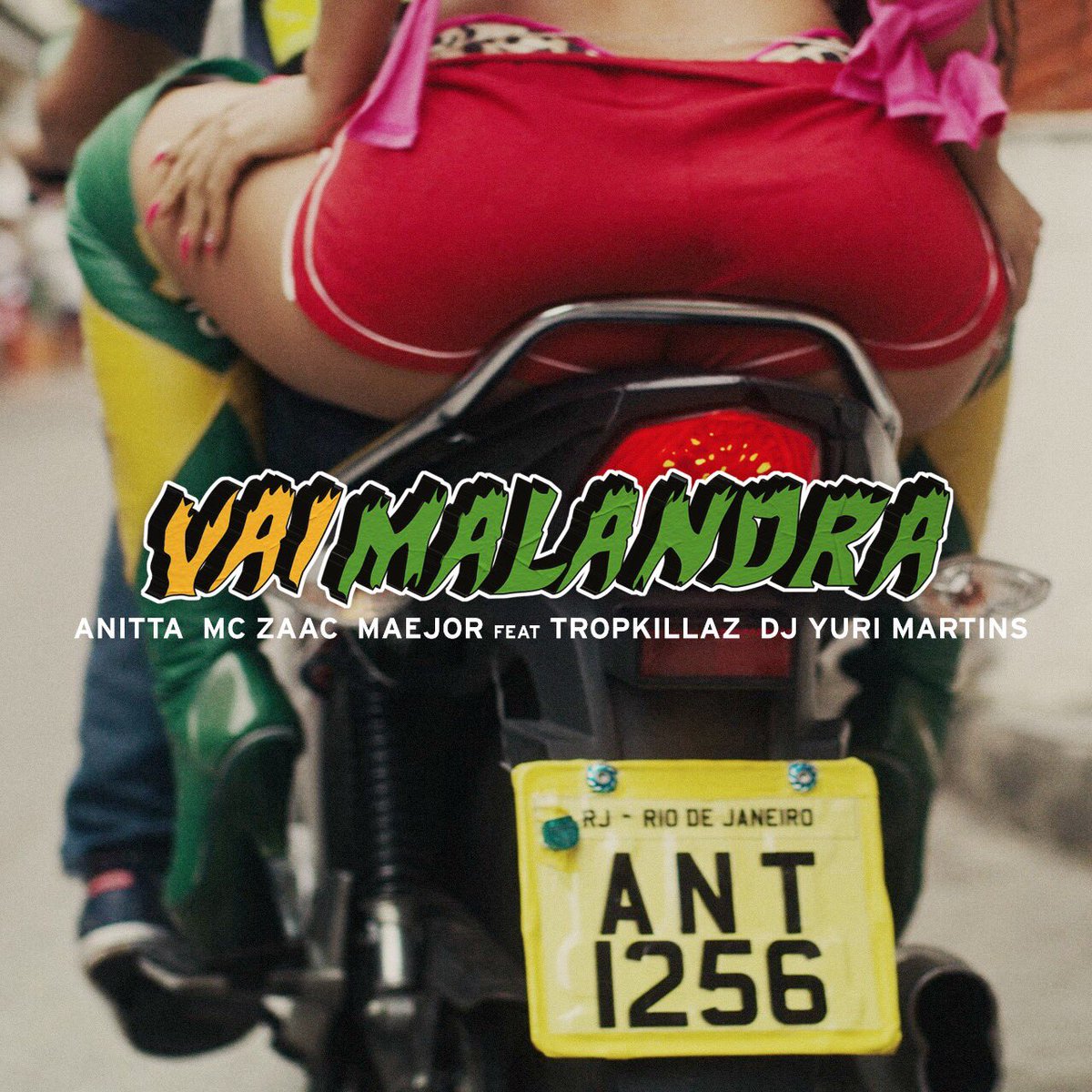 Anitta's tweet photo. “Vai Malandra” 💚💛 https://t.co/hOvphvU8dM https://t.co/Ln3Vaxhe98
