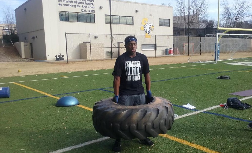 realfarleyfam's tweet photo. More Day 2 pics from '2 Week Gauntlet Circuit.' A lot of lower body Tire work. #dedicationanddrive https://t.co/qppmDt4XgH
