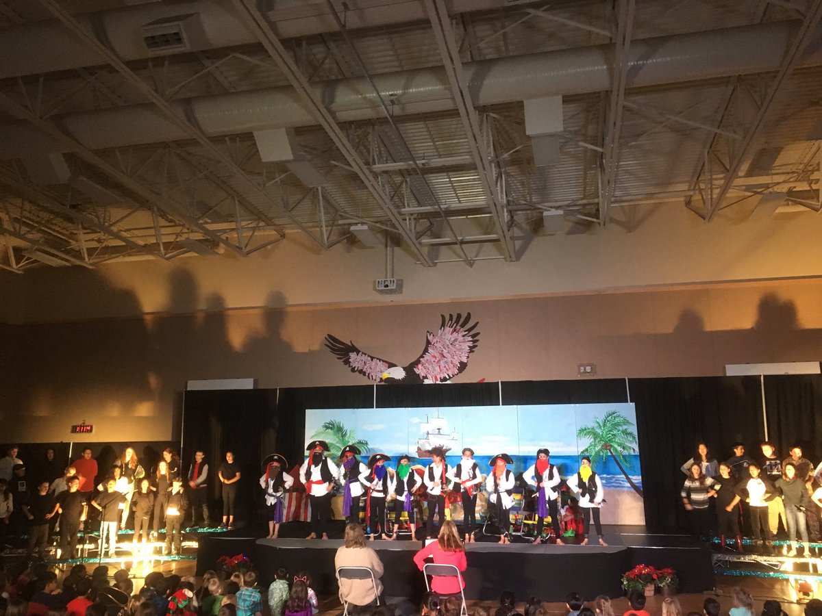 soljlee's tweet photo. Christmas Concert dress rehearsal for Katzie!  4 performances (Wednesday &amp; Thursday). https://t.co/Sfzf9FJUF6