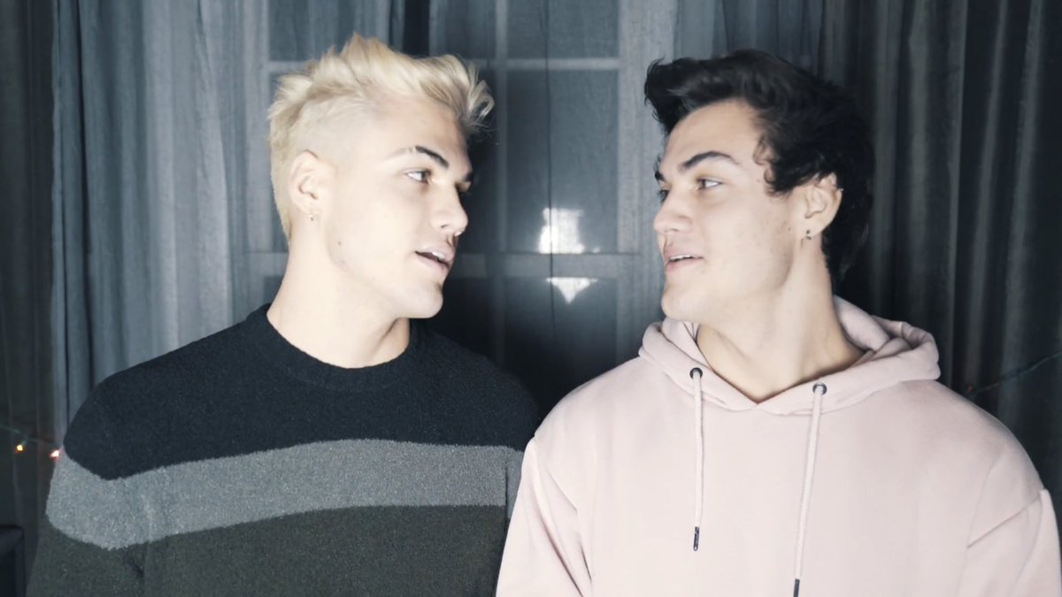 Grayson_Anthony's tweet photo. @GraysonDolan looking good big change but I love it @EthanDolan #dolantwintuesday #DolanTwinsTueday https://t.co/fpY9MepdUz