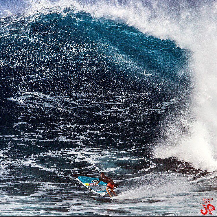 levisiver's tweet photo. Almost 20 years since my first session at Peahi and still as scary as that first session.  So much room to improve just wish there were more days like this with clean walls and normal trade winds. 
Pic @jimmie4art @redbull @quatrowindsurfing @goyawindsurfing @mfchawaii @dakine https://t.co/B5agJZTdHu