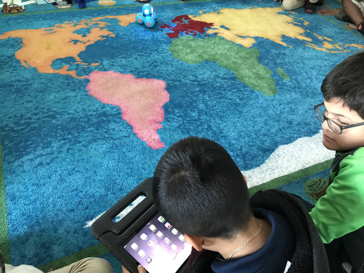 klaclark's tweet image. Future computer programmers at work! #codinginclassrooms @WonderWorkshop