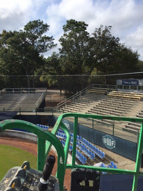 BurbankSportNet's tweet image. Burbank install crew putting up a new #dyneema backstop netting system today. 
@UWF_Baseball #baseball, #fanprotection @BurbankSportNet