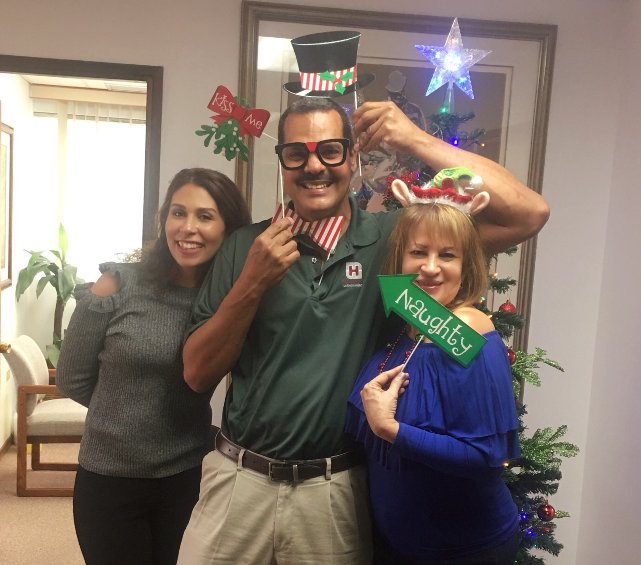 MHollandLATAM's tweet photo. M. Holland Puerto Rico Mployees están celebrando la temporada navideña con fotos divertidas, comida y lo más importante, el uno con el otro. https://t.co/x2jCDxkwMx