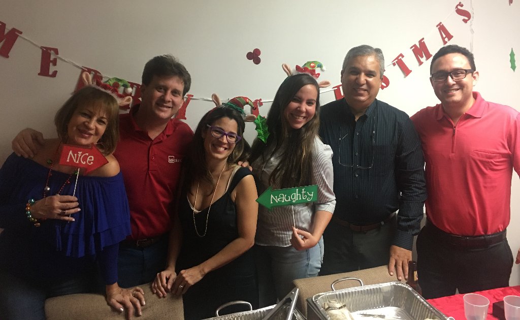 MHollandLATAM's tweet photo. M. Holland Puerto Rico Mployees están celebrando la temporada navideña con fotos divertidas, comida y lo más importante, el uno con el otro. https://t.co/x2jCDxkwMx