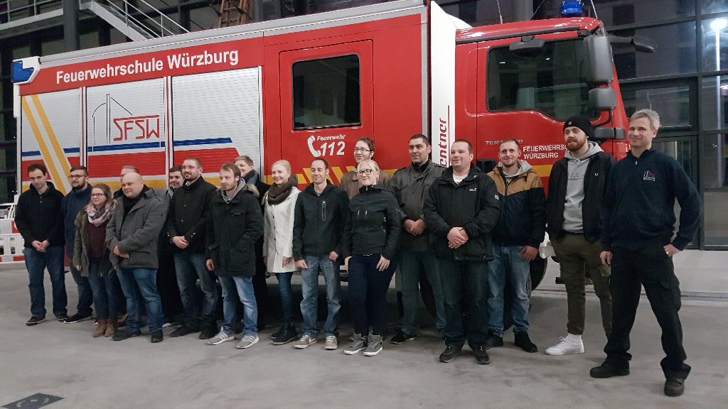 THWKT's tweet photo. #THW Kitzingen besichtigt #Feuerwehrschule - #Besichtigung - https://t.co/kadrjRCRz1 https://t.co/wp2709iH2a