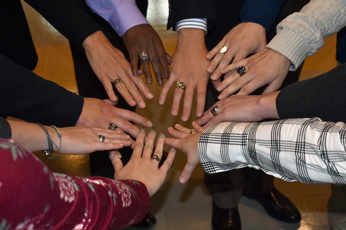 chattanoogaalum's tweet photo. A class ring is possibly the best way to display your journey at UTC. It shows your love and devotion as well as the traditions of your alma mater. Congratulations to our new alumni who participated in this fall’s Class Ring Ceremony. To see more 📸➡️ https://t.co/c2khYlSKoj https://t.co/ohAEHFYfBE