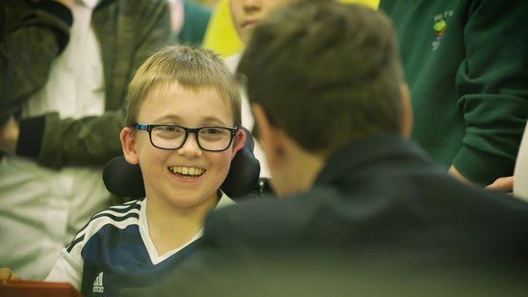 eshyu79's tweet image. Watch the incredible story of @British_Airways making 12-year-old Finlay's Christmas Wish to play @EA Sports #FIFA with his friends. #alltheholidayfeels bit.ly/2BJ5vhB #WeAreEA