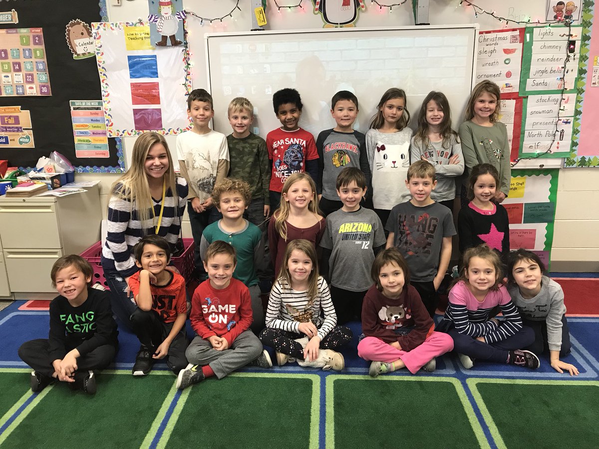 MrsHighmark's tweet photo. 1H was so sad it was our AMAZING @GenevaHS helper’s last day today! We will miss you so much! @heartlandhawks #geneva304 https://t.co/2FkMn1gFs0