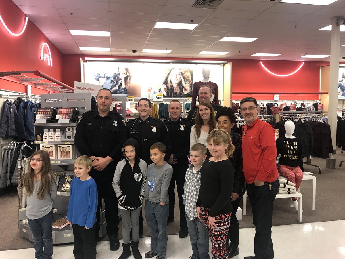 JCinato's tweet photo. Wayne Hero and Helper Event! Great Cause @tiffany48122 @Erica_Johnson87 @kmillstgt @Summer_K_W @smalker2511 @JessHesstgt https://t.co/3CivOVB88v