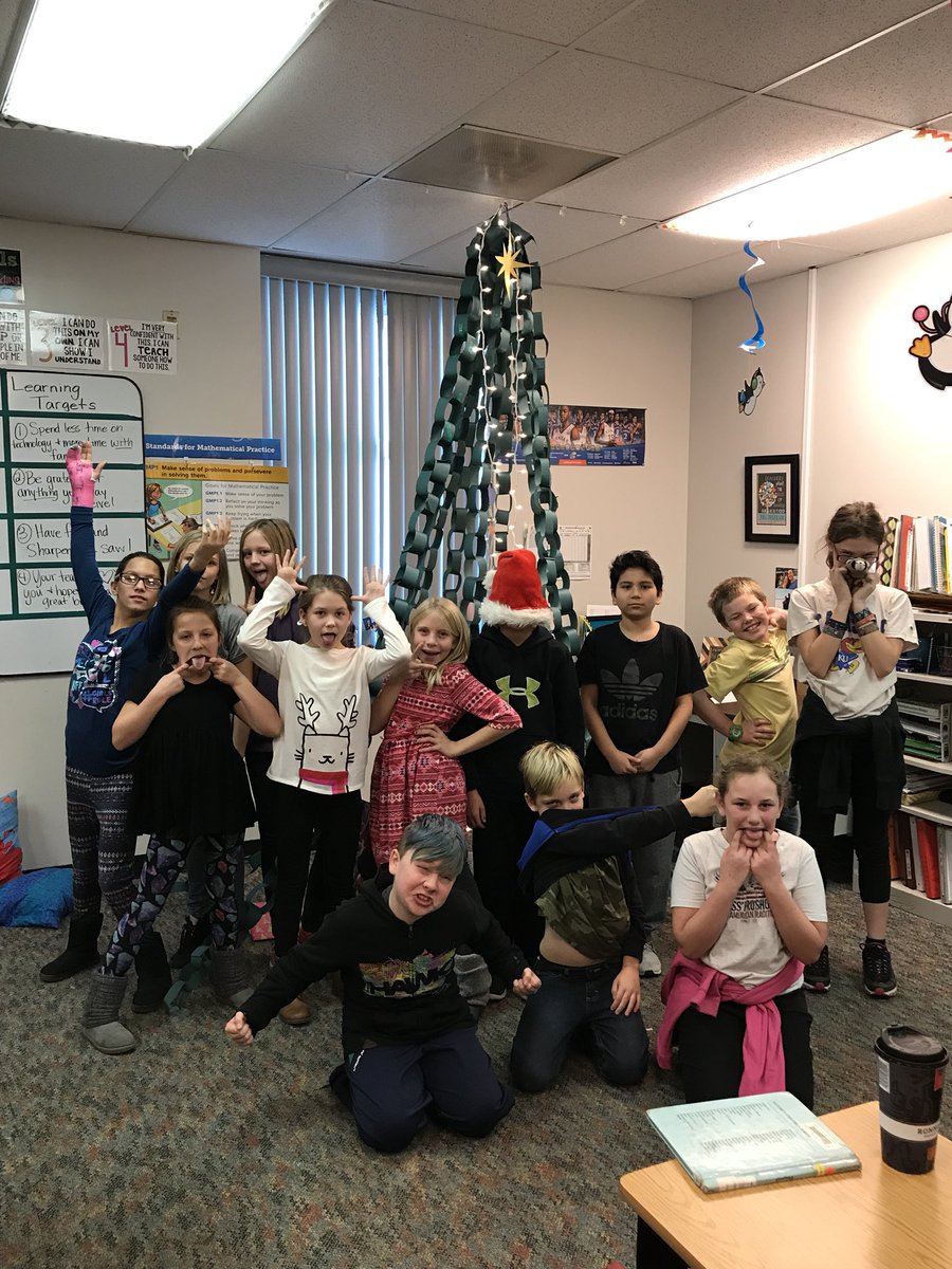 mrsabraves's tweet photo. Happy holidays to your family from Mrs. Anderson’s 5th grade family!!!Enjoy time with friends and family and be sure to spend some time Sharpening the Saw to get ready for the second half of the school year!! #theymadethetree #stemtree #braves https://t.co/LaTjrZ8Wqb