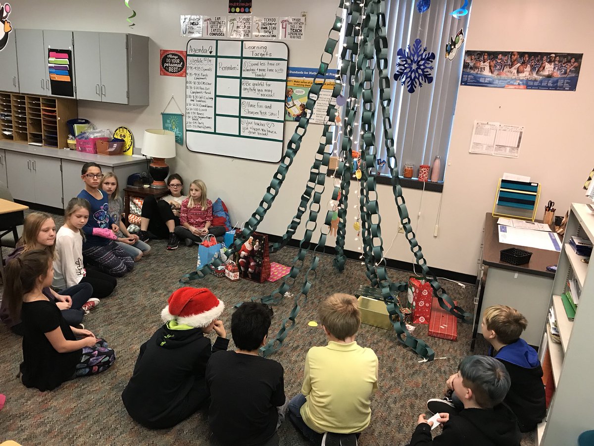 mrsabraves's tweet photo. Happy holidays to your family from Mrs. Anderson’s 5th grade family!!!Enjoy time with friends and family and be sure to spend some time Sharpening the Saw to get ready for the second half of the school year!! #theymadethetree #stemtree #braves https://t.co/LaTjrZ8Wqb